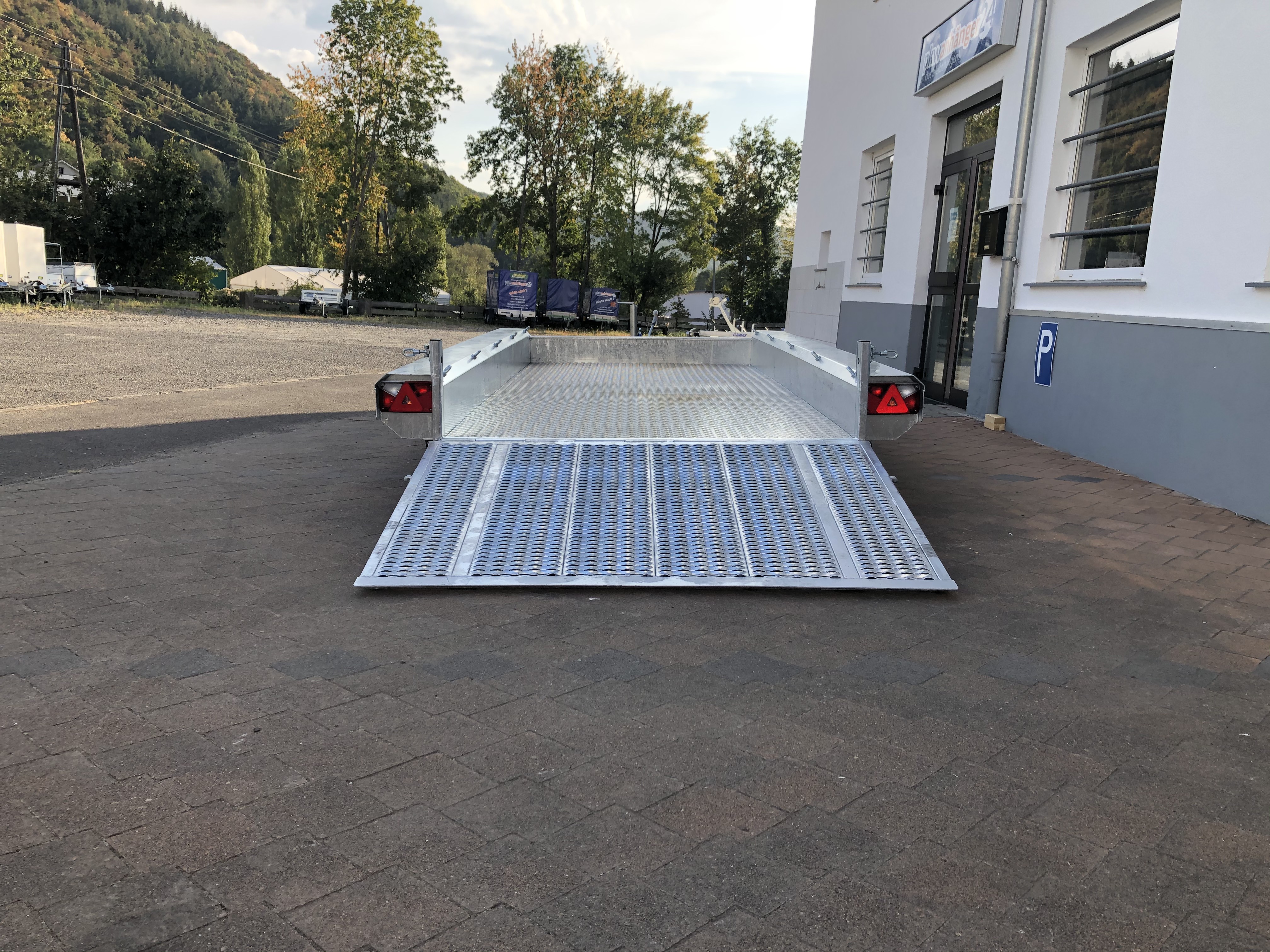 Baumaschinentransporter