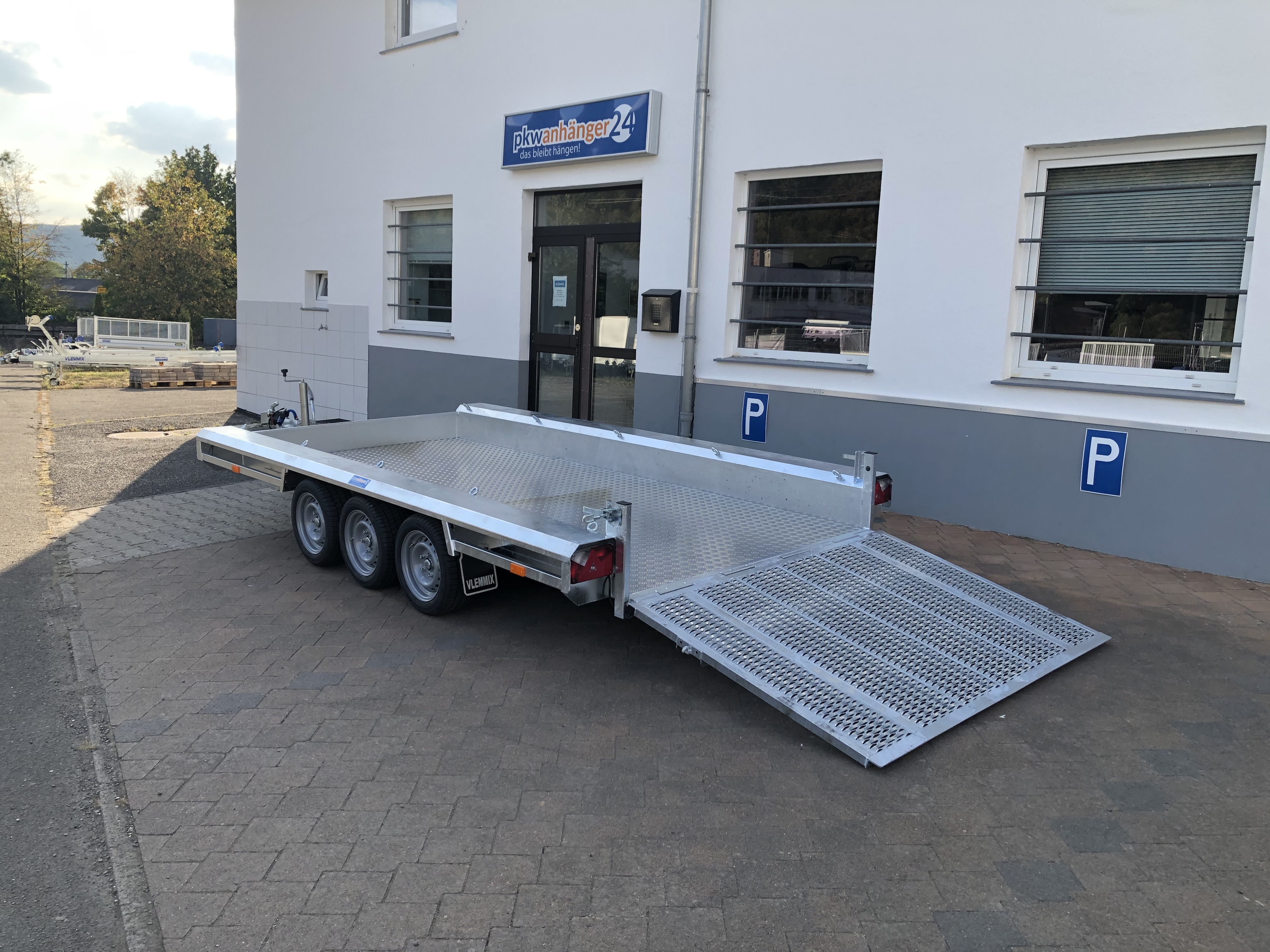 Baumaschinentransporter