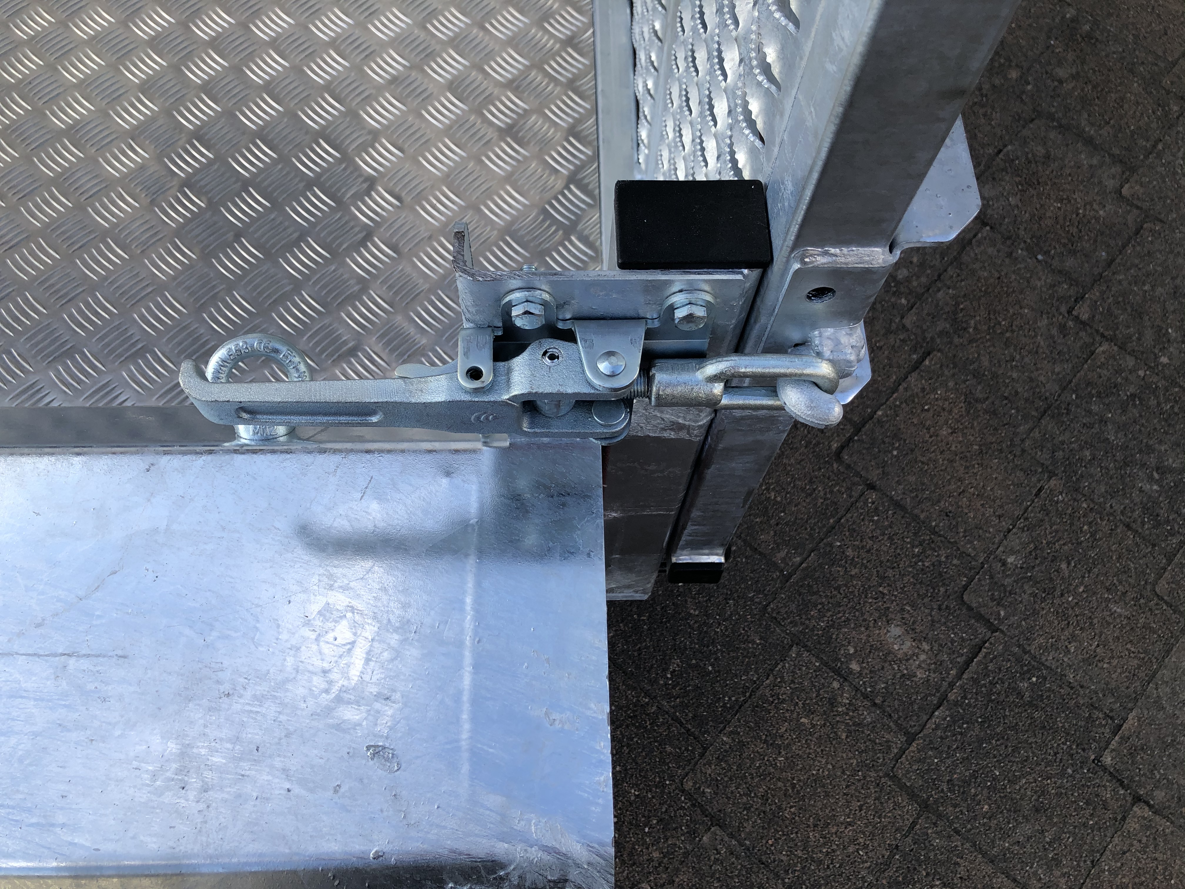 Baumaschinentransporter